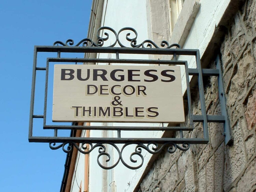 Burgess Decor & Thimbles, Dingwall